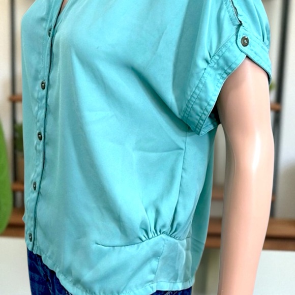 Xhilaration Seafoam Green Cold Shoulder Short Sleeve Top - Picture 14 of 16